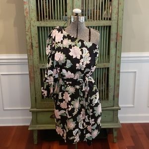 NWT Beautiful One Shoulder Floral Dress M